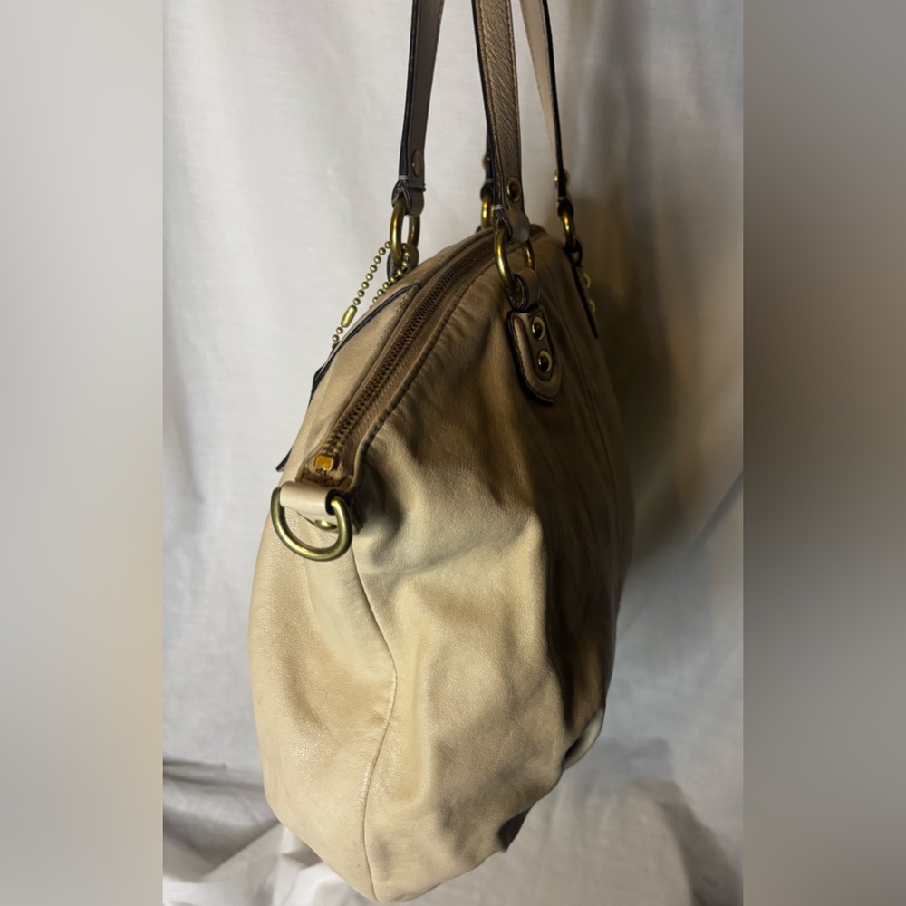 2013 Coach Madison All Leather Cream Color Satchel- Pre Loved Authentic- GUC 💜 - Picture 4 of 16
